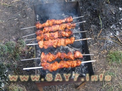 Шашлык из свинины, маринованный в розовом соусе