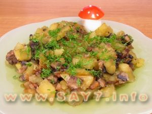 Fried potatoes with mushrooms
