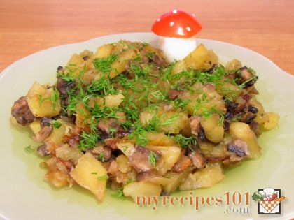 Fried potatoes with mushrooms