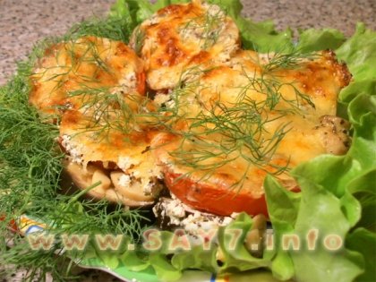 Баклажаны, запеченные с помидорами и грибами