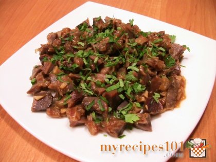 Fried chicken stomachs with onion and soy sauce