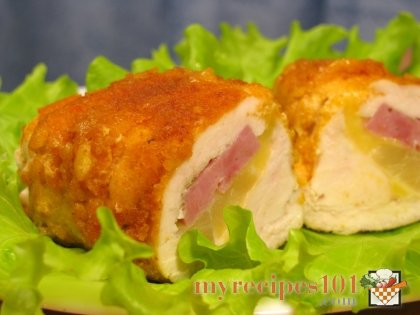 Chicken filet stuffed with cheese, ham and pineapples