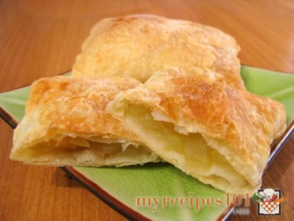 Puff pies with apples