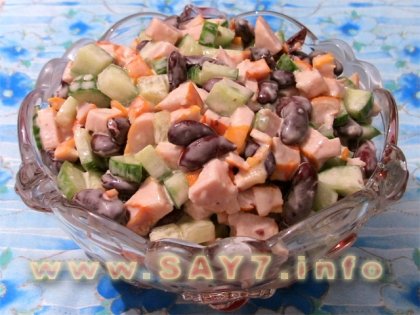 Салат с куриными грудками и фасолью