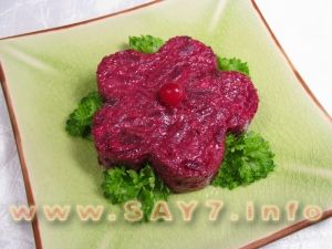 Beet salad with dried plums