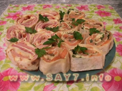 Рулетики с семгой и ветчиной