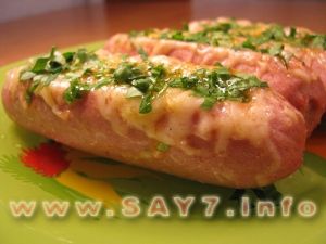 Hotdogs with cheese