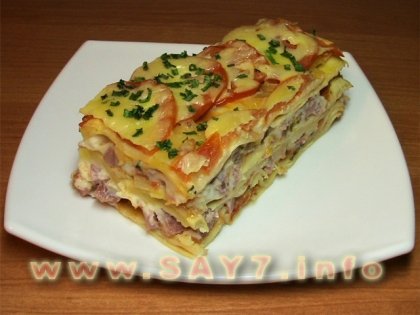 Лазанья с помидорами, сыром и ветчиной