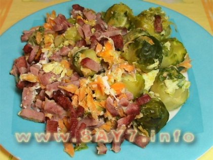 Брюссельская капуста, запеченная с ветчиной