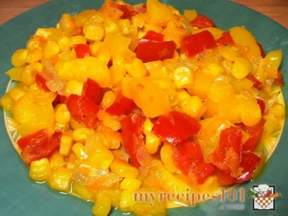 Fried sweet pepper with corn
