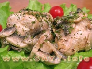 Chicken stew with mushrooms and sour cream