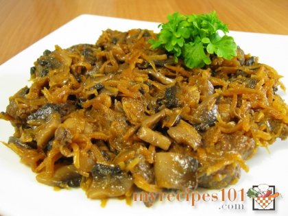 Roast beef with mushrooms and carrots
