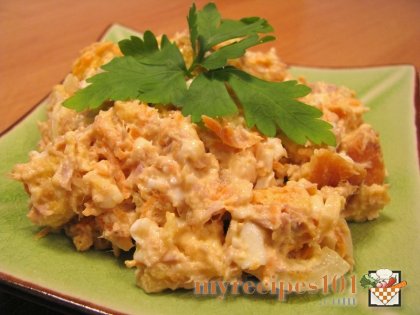 Tuna salad with croutons
