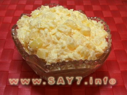 Салат с сыром и ананасами