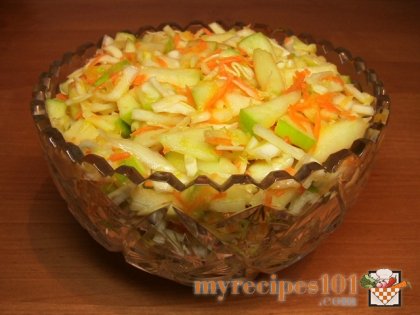 Salad with cabbage, apples and oranges
