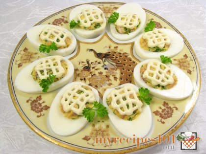 Stuffed eggs