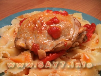 Курица, тушенная с помидорами