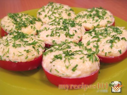 Tomatoes with cheese and garlic