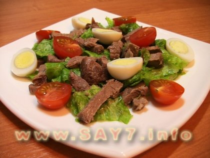 Салат с мясом, помидорами и яйцами