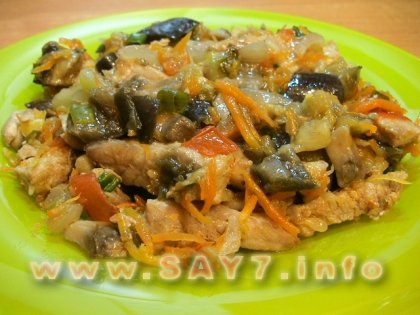 Свинина, тушенная с овощами и грибами