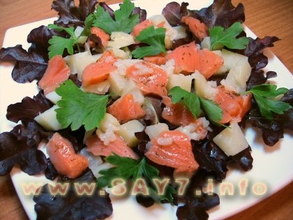 Салат с семгой и картофелем
