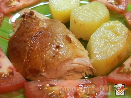 Chicken with potatoes baked in the sleeve