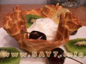 Waffle baskets with egg whites cream