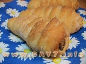 Chicken thigh in puff dough