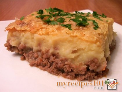 Casserole with ground meat and potatoes
