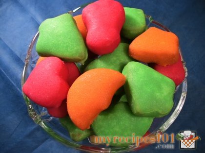 Honey gingerbread in sugar icing