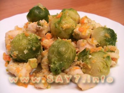Куриное филе, жаренное с брюссельской капустой