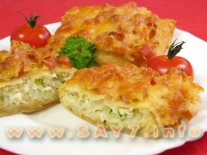 Фаршированные блины, запеченные с ветчиной и сыром