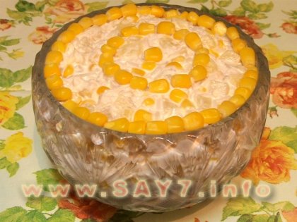 Салат с куриным филе, рисом и ананасами