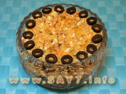 Салат с тунцом и сухариками