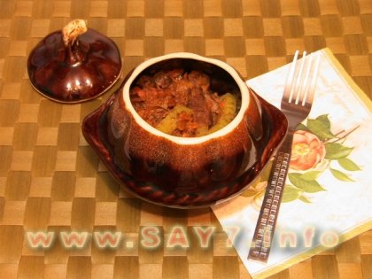 Горшочки с мясом и картофелем