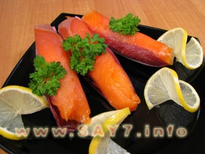 Рулетики из форели с огурцами и сливочным сыром